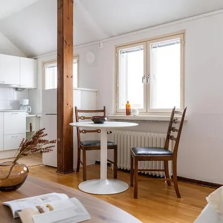 Upper Floor Studio With A Sea View 아파트